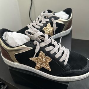 Women’s 11 Paz Sneaker